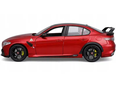 Bburago Alfa Romeo Giulia Gtam Red Metallic With Carbon Top 1/18 Diecast Model Car By