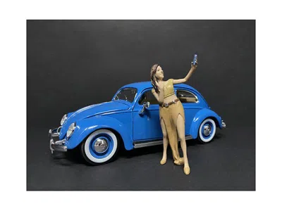 American Diorama Beach Girl Katy Figurine For 1/24 Scale Models By