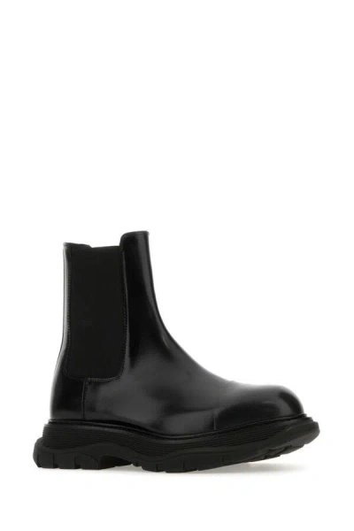 Alexander Mcqueen Man Black Leather Chelsea Float Ankle Boots In Black