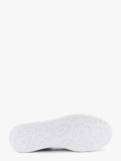 Alexander Mcqueen Round Head Lacing Low-cut Casual Sneakers In Black