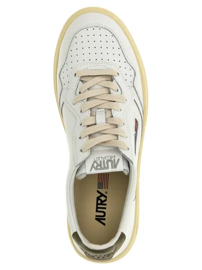 Autry Medalist Low White Sneakers With Contrasting Heel Tab In Leather Man