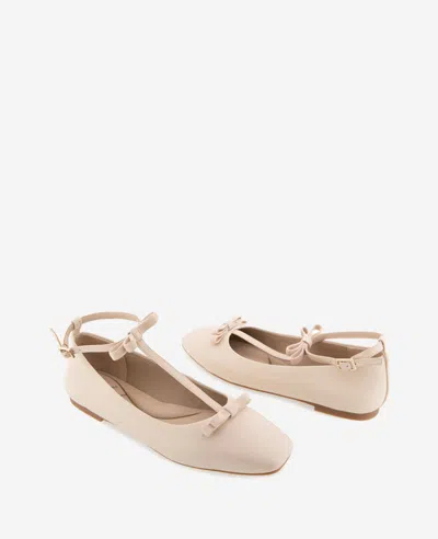 Kenneth Cole Juliet Leather Bow T-strap Flat In Sand Leather