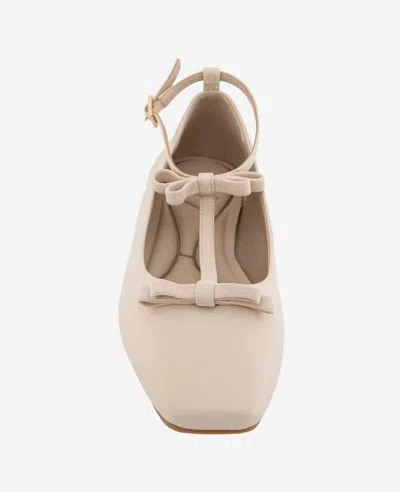 Kenneth Cole Juliet Leather Bow T-strap Flat In Sand Leather