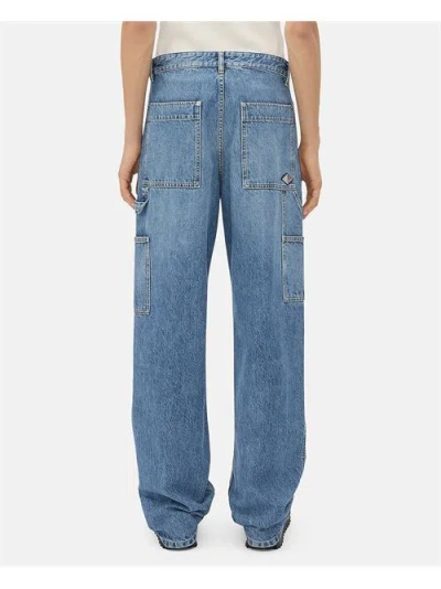 Bottega Veneta Hose Aus Bedrucktem Leder Mit Denim-effekt In Blue