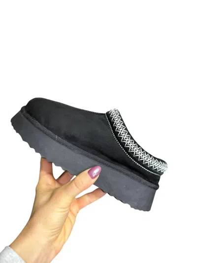 Mia Women's On Trend Platform Shoe In Black In Black