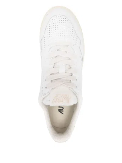 Autry Low Top Sneakers Logoed Heel
