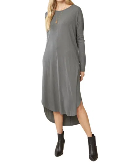 Entro Ribbed Pocket Midi Dress In Charcoal In Pink
