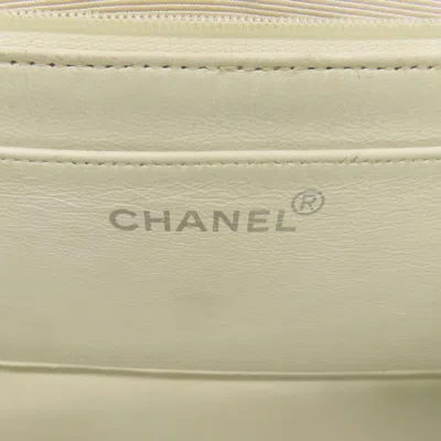 Pre-owned Chanel White Caviar Leather Shoulder Bag ()