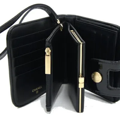 Pre-owned Chanel Black Patent Leather Wallet (bi-fold) ()