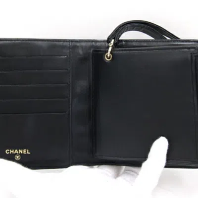 Pre-owned Chanel Black Patent Leather Wallet (bi-fold) ()