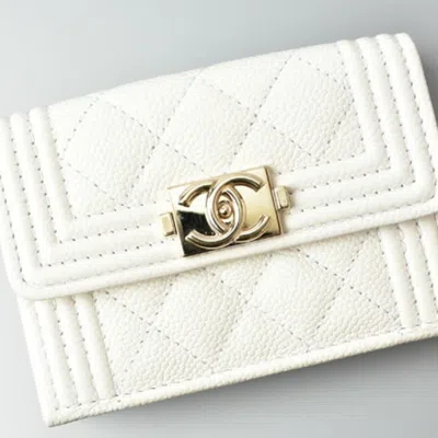 Pre-owned Chanel Boy  Off-white Caviar Leather Wallet (bi-fold) ()