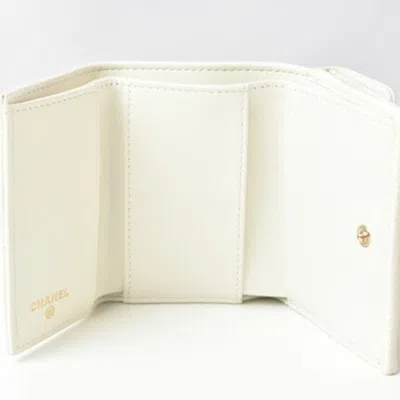 Pre-owned Chanel Boy  Off-white Caviar Leather Wallet (bi-fold) ()