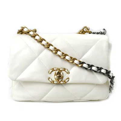 Pre-owned Chanel Cream White Leather Shoulder Bag () In Cream, White