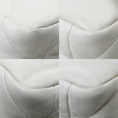Pre-owned Chanel Cream White Leather Shoulder Bag () In Cream, White