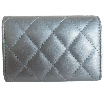 Pre-owned Chanel Matelasse Silver Leather Wallet (tri-fold) ()