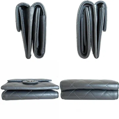 Pre-owned Chanel Matelasse Silver Leather Wallet (tri-fold) ()