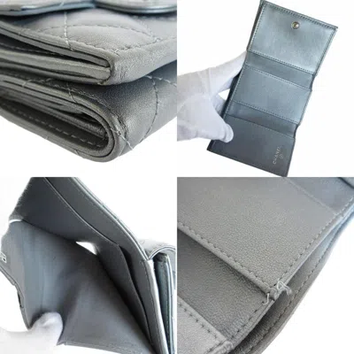 Pre-owned Chanel Matelasse Silver Leather Wallet (tri-fold) ()