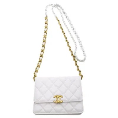 Pre-owned Chanel Matelasse White Leather Shoulder Bag ()