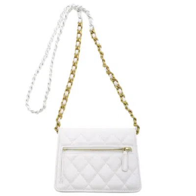 Pre-owned Chanel Matelasse White Leather Shoulder Bag ()