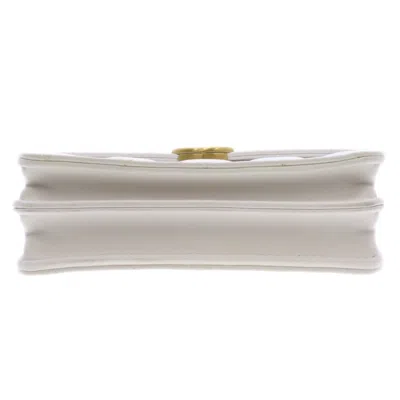 Pre-owned Chanel Matelasse White Leather Shoulder Bag ()