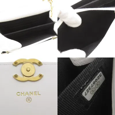 Pre-owned Chanel Matelasse White Leather Shoulder Bag ()