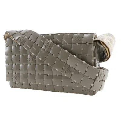 Pre-owned Chanel Gray Plastic Canvas Shoulder Bag ()