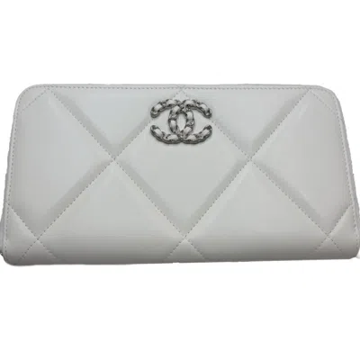 Pre-owned Chanel White Leather Wallet (bi-fold) ()