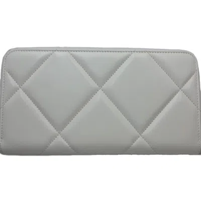 Pre-owned Chanel White Leather Wallet (bi-fold) ()