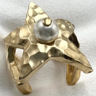 Pre-owned Dior Christian  Gold Metal Band Ring ()