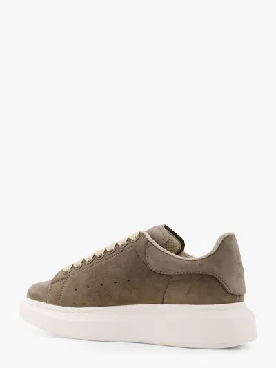 Alexander Mcqueen Sneakers Oversize In Suede Con Logo Inciso Frontale In Gray