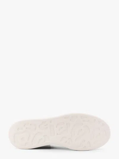 Alexander Mcqueen Sneakers Oversize In Suede Con Logo Inciso Frontale In Gray
