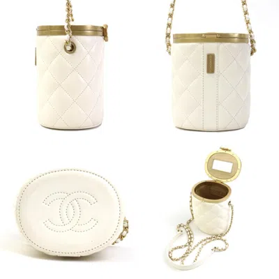 Pre-owned Chanel Off-white Leather Shoulder Bag ()