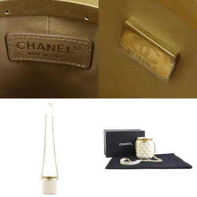Pre-owned Chanel Off-white Leather Shoulder Bag ()