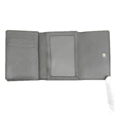 Pre-owned Chanel Black Leather Wallet (tri-fold) ()
