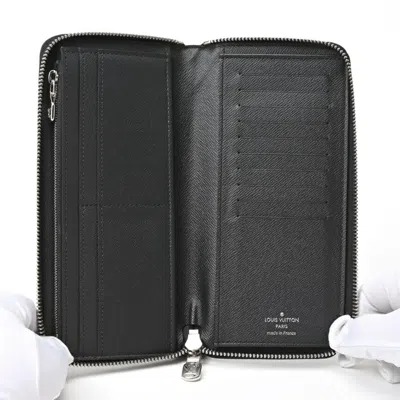 Pre-owned Louis Vuitton Black Noir Epi Leather Long Wallet (bi-fold) () In Black, Noir