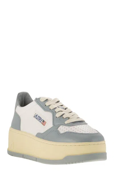 Autry Medalist Platform - Leather Trainers In White/light Blue