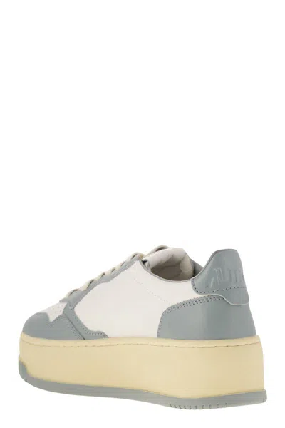 Autry Medalist Platform - Leather Trainers In White/light Blue