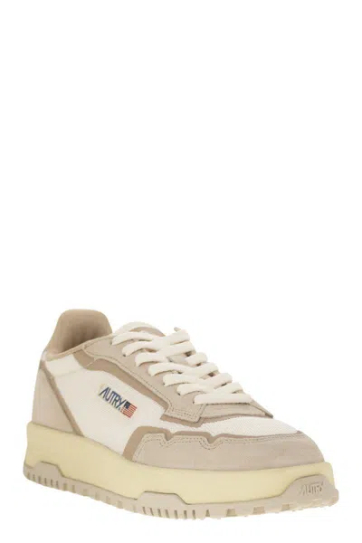 Autry Sneakers Wildpace Low In Mesh E Suede In White/sand
