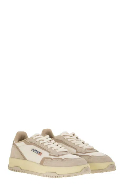 Autry Sneakers Wildpace Low In Mesh E Suede In White/sand