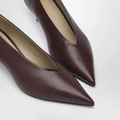 LE MONDE BERYL DÉCOLLETÉ BABOUCHE KITTEN COLOUR OXBLOOD 