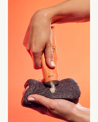 Akt The Konjac Sponge