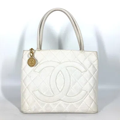 Pre-owned Chanel White Caviar Leather Shoulder Bag Tote Bag ()
