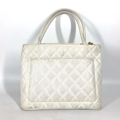Pre-owned Chanel White Caviar Leather Shoulder Bag Tote Bag ()