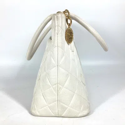 Pre-owned Chanel White Caviar Leather Shoulder Bag Tote Bag ()