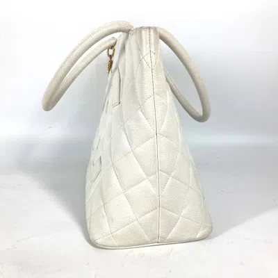 Pre-owned Chanel White Caviar Leather Shoulder Bag Tote Bag ()