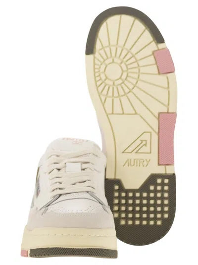Autry Clc Low Sneakers In Leather And Suede Color White And Geranium In Neutral