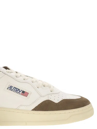 Autry Medalist Low Sneakers In Goatskin And Suede