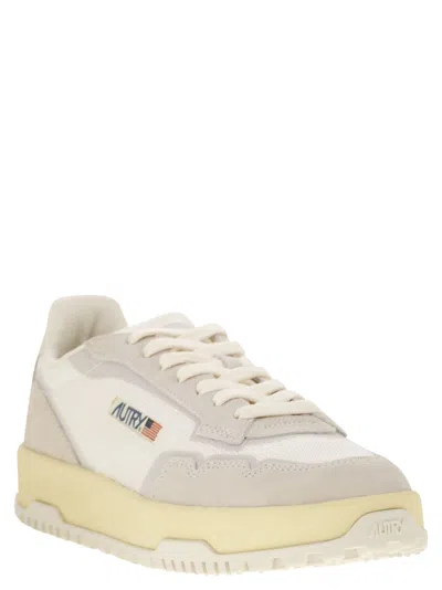 Autry Wildpace Low Sneakers In White Mesh And Suede