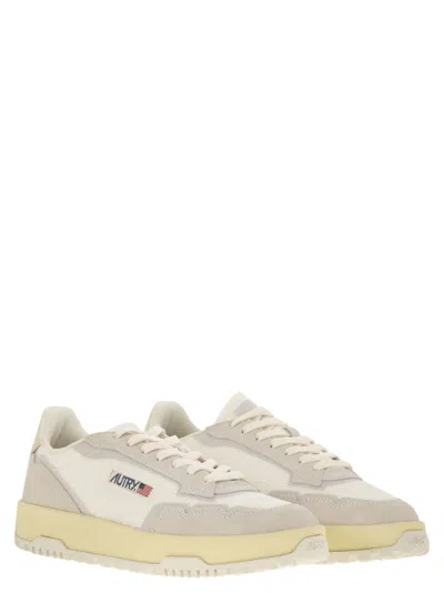 Autry Wildpace Low Sneakers In White Mesh And Suede