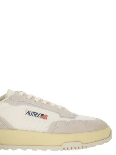 Autry Wildpace Low Sneakers In White Mesh And Suede